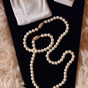 Pearl necklace, bracelet and earrings